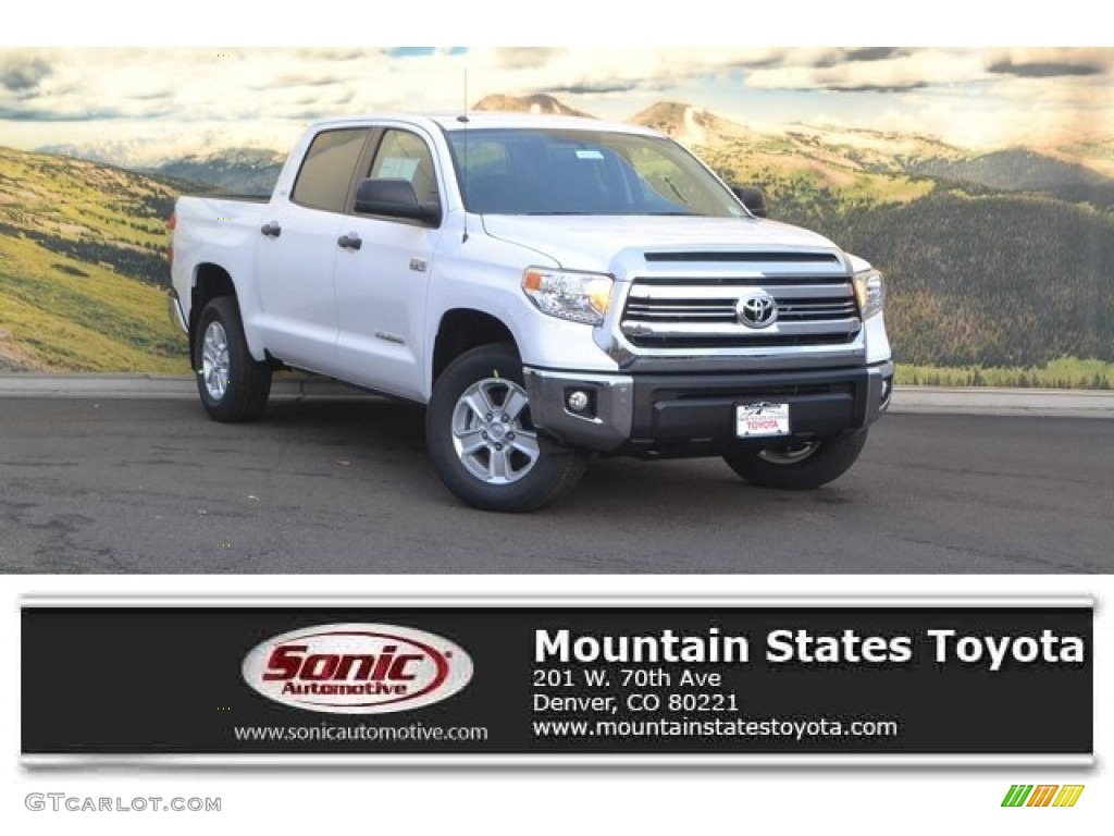 2017 Tundra SR5 CrewMax 4x4 - Super White / Black photo #1