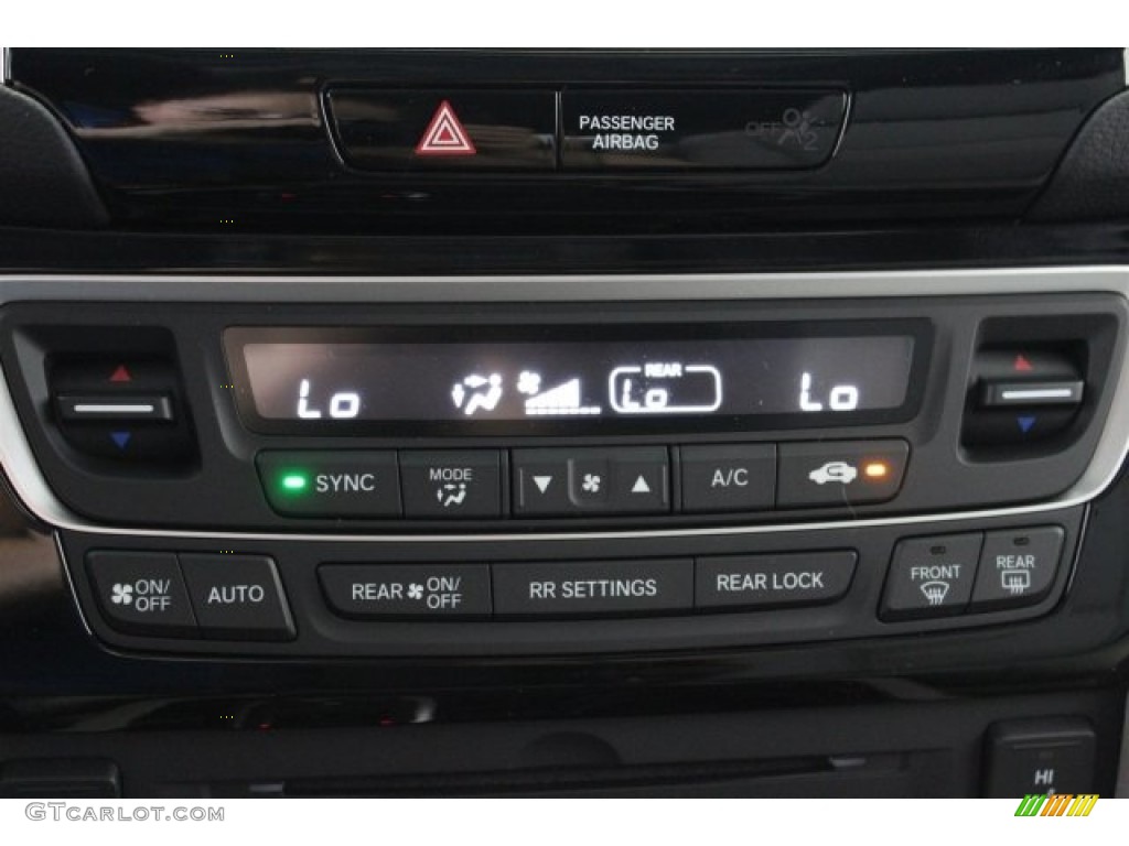 2017 Honda Pilot Touring Controls Photo #117296382
