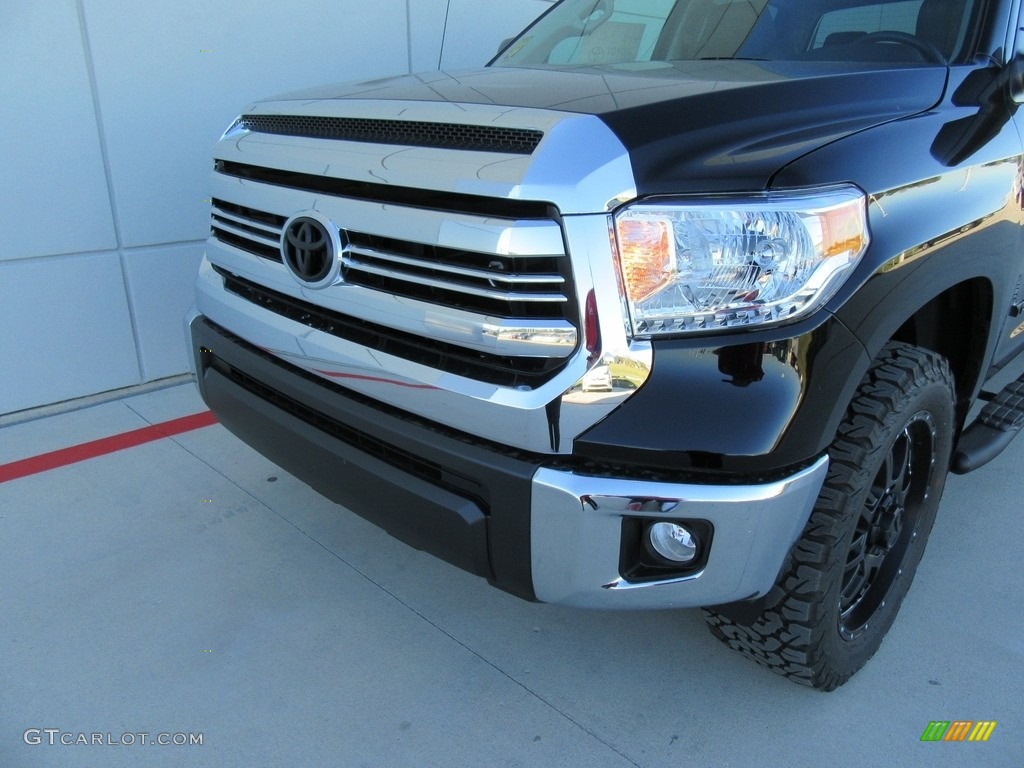 2017 Tundra SR5 TSS Off-Road CrewMax - Black / Graphite photo #10