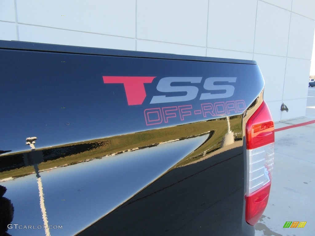 2017 Toyota Tundra SR5 TSS Off-Road CrewMax Marks and Logos Photos