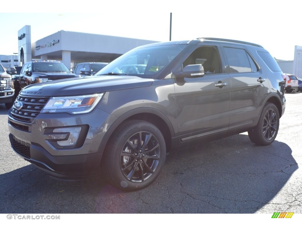 2017 Explorer XLT 4WD - Magnetic / Ebony Black photo #3