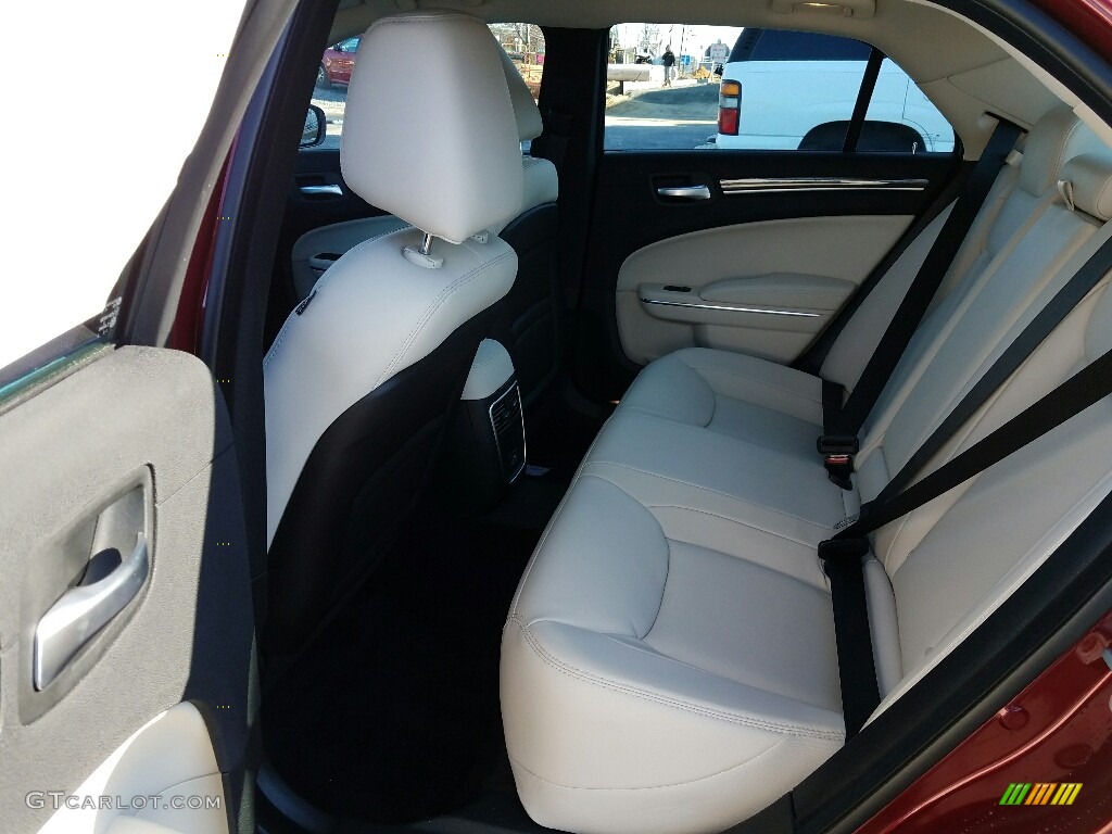 2017 Chrysler 300 Limited Rear Seat Photo #117303255