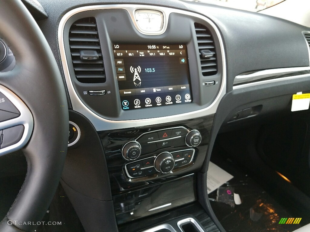 2017 Chrysler 300 Limited Controls Photo #117303423