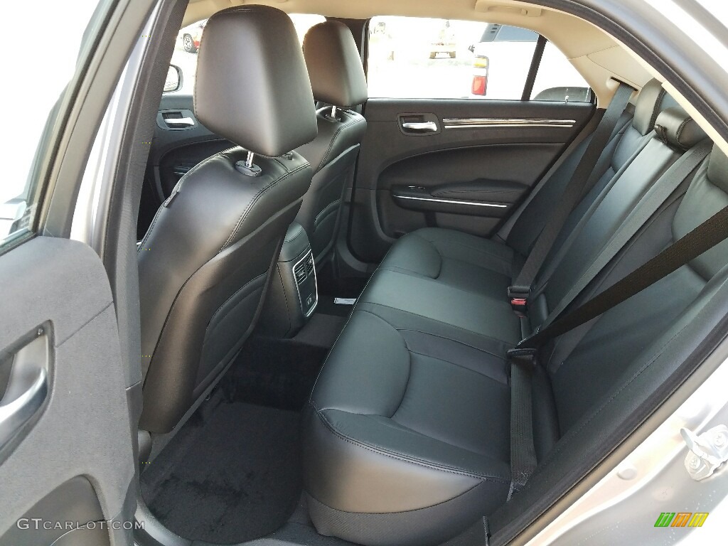 2017 Chrysler 300 Limited Rear Seat Photo #117303611