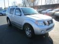 Silver Lightning Metallic - Pathfinder SE 4x4 Photo No. 4