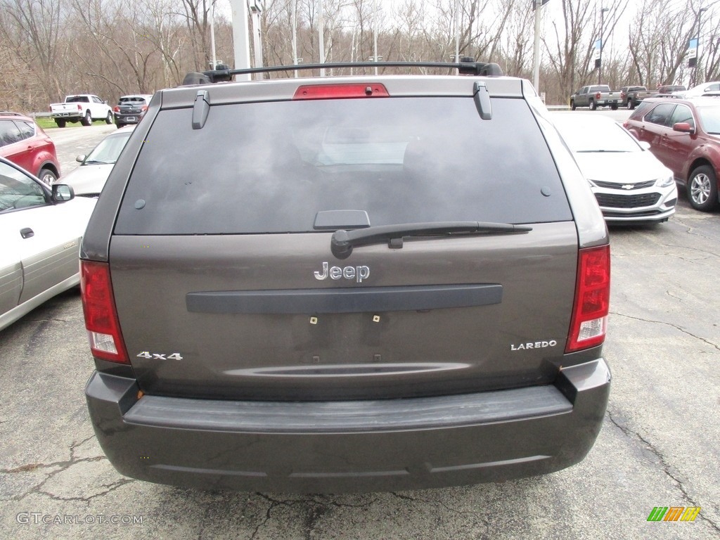 2005 Grand Cherokee Laredo 4x4 - Dark Khaki Pearl / Khaki photo #4