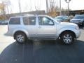 Silver Lightning Metallic - Pathfinder SE 4x4 Photo No. 5