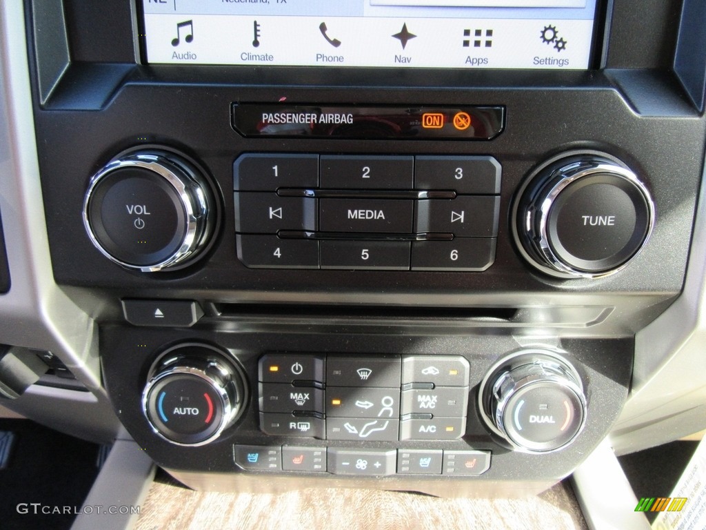 2017 Ford F350 Super Duty Lariat Crew Cab 4x4 Controls Photo #117306378