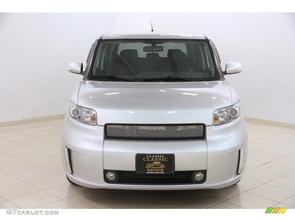 2010 xB  - Classic Silver Metallic / Dark Gray photo #2