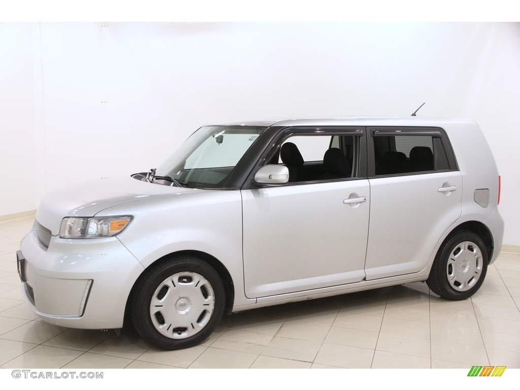 2010 xB  - Classic Silver Metallic / Dark Gray photo #3