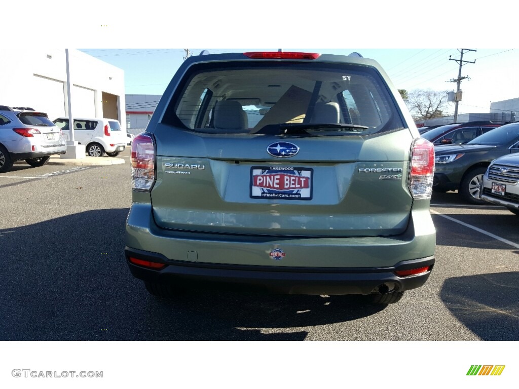 2017 Forester 2.5i - Jasmine Green Metallic / Gray photo #5