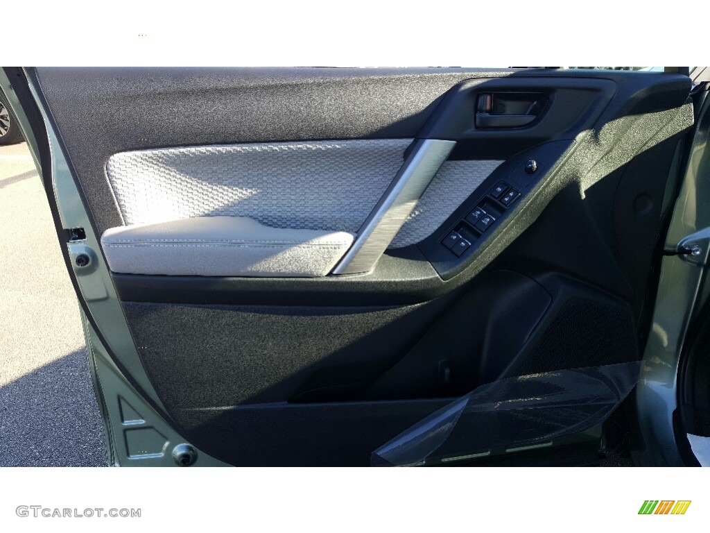 2017 Forester 2.5i - Jasmine Green Metallic / Gray photo #6