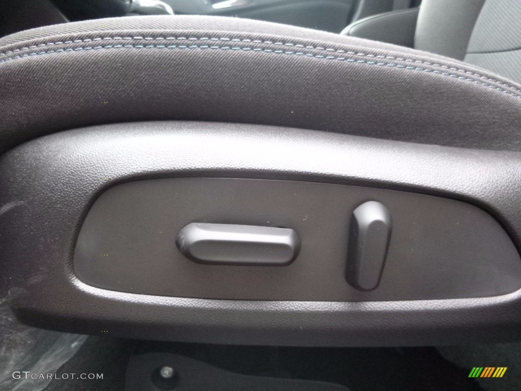 2017 Chevrolet Cruze LT Controls Photo #117325303