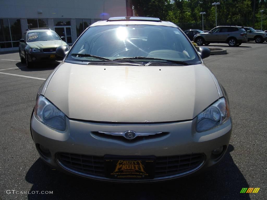 2002 Sebring LXi Sedan - Light Almond Pearl Metallic / Sandstone photo #8