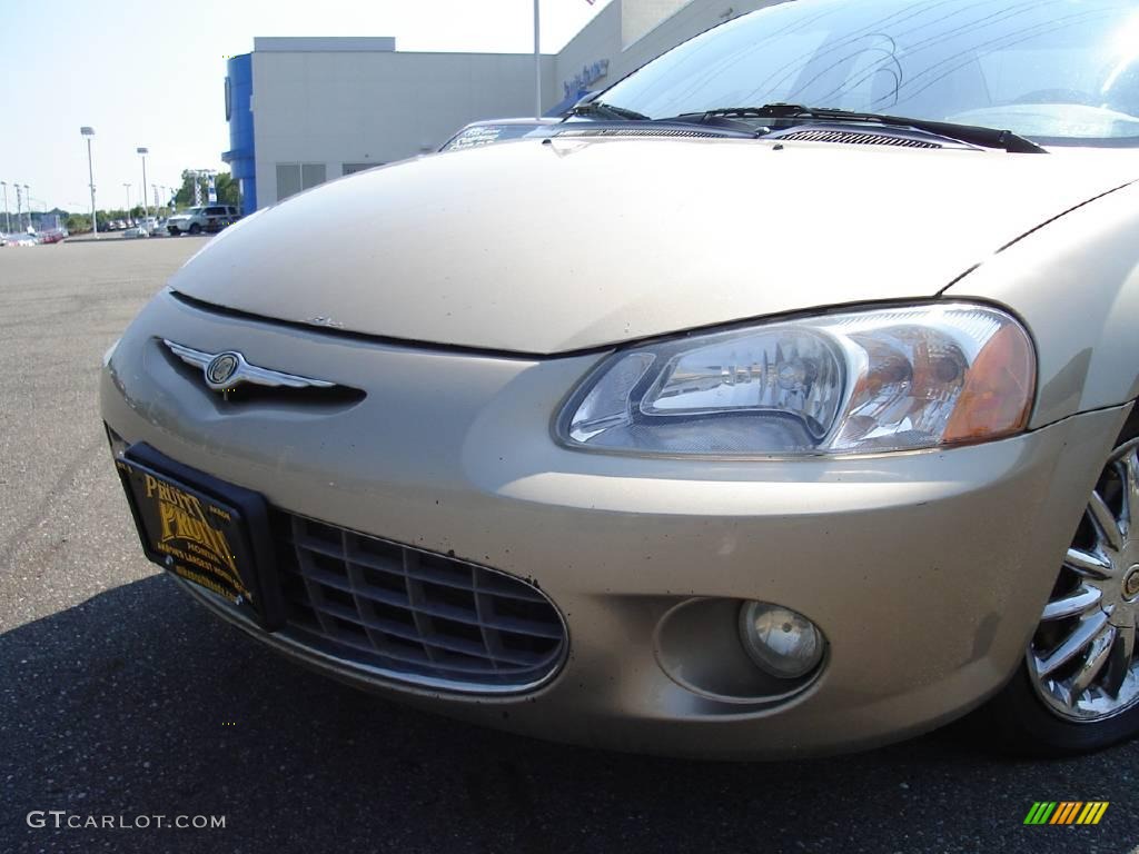 2002 Sebring LXi Sedan - Light Almond Pearl Metallic / Sandstone photo #9