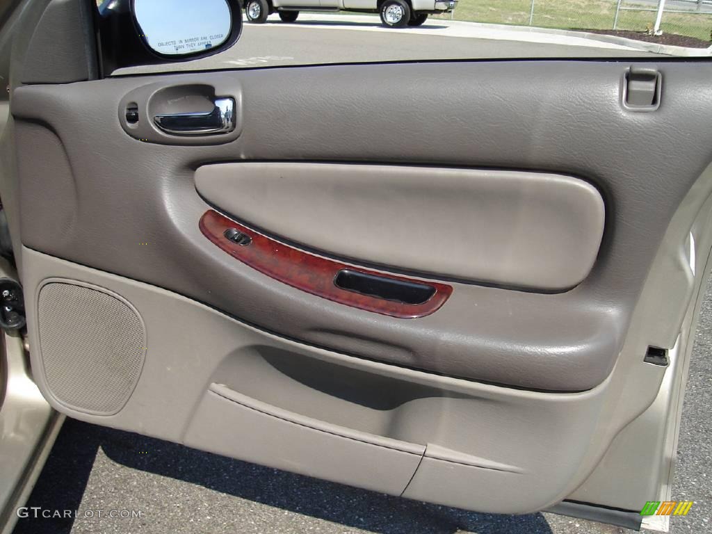 2002 Sebring LXi Sedan - Light Almond Pearl Metallic / Sandstone photo #18