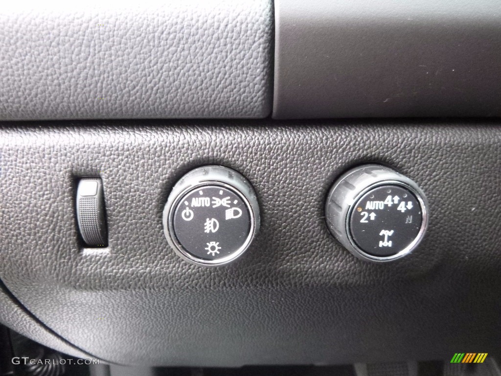 2017 Chevrolet Colorado Z71 Crew Cab 4x4 Controls Photo #117330937