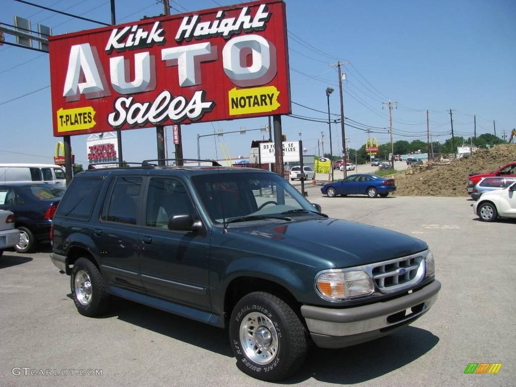 1995 Explorer XLT 4x4 - Medium Willow Metallic / Light Flint photo #1