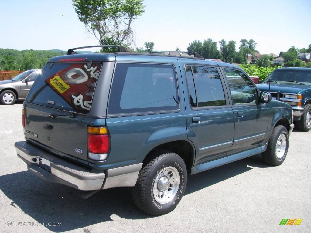 1995 Explorer XLT 4x4 - Medium Willow Metallic / Light Flint photo #6