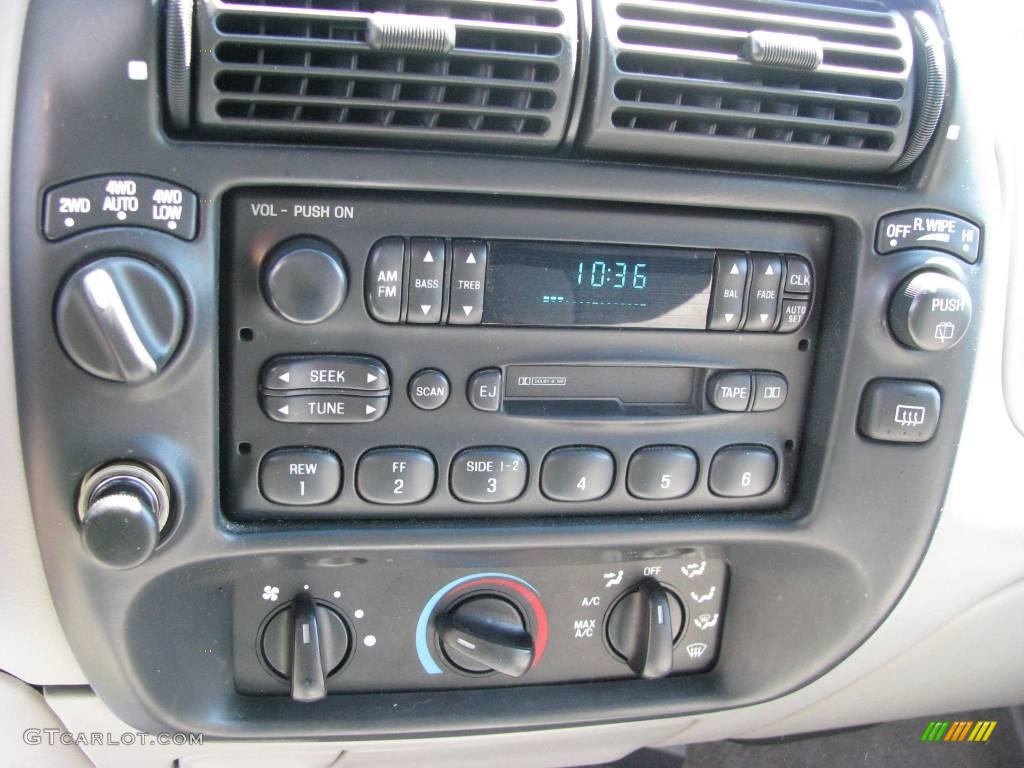 1995 Explorer XLT 4x4 - Medium Willow Metallic / Light Flint photo #14