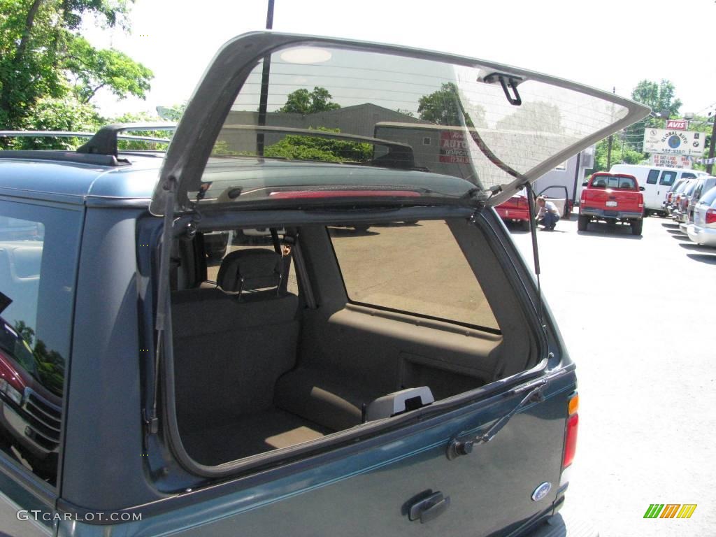 1995 Explorer XLT 4x4 - Medium Willow Metallic / Light Flint photo #18