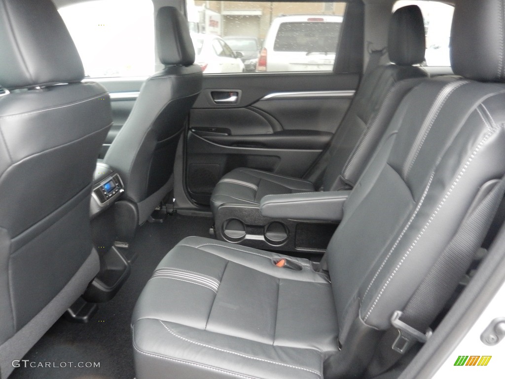 2017 Toyota Highlander SE AWD Rear Seat Photo #117340204