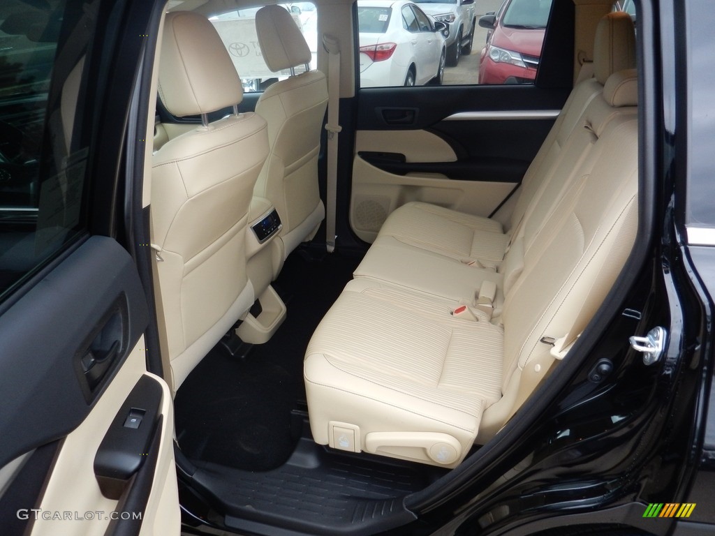 Almond Interior 2017 Toyota Highlander LE AWD Photo #117340705