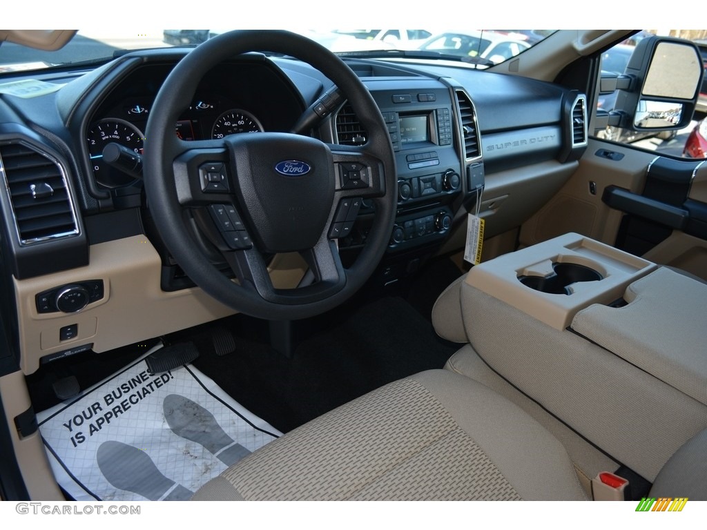 Medium Earth Gray Interior 2017 Ford F250 Super Duty XLT Crew Cab 4x4 Photo #117345052