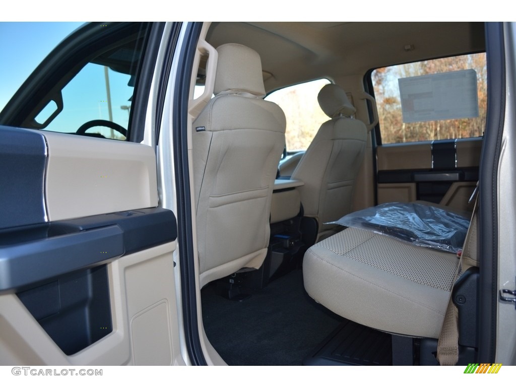 Medium Earth Gray Interior 2017 Ford F250 Super Duty XLT Crew Cab 4x4 Photo #117345067