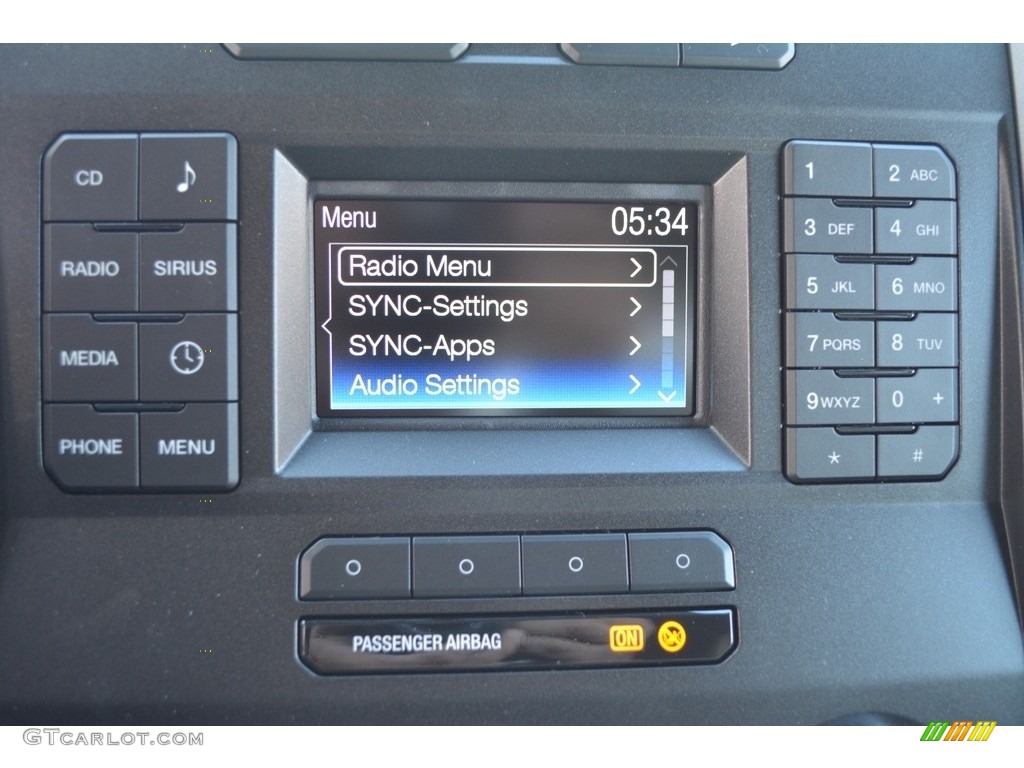 2017 Ford F250 Super Duty XLT Crew Cab 4x4 Controls Photo #117345094