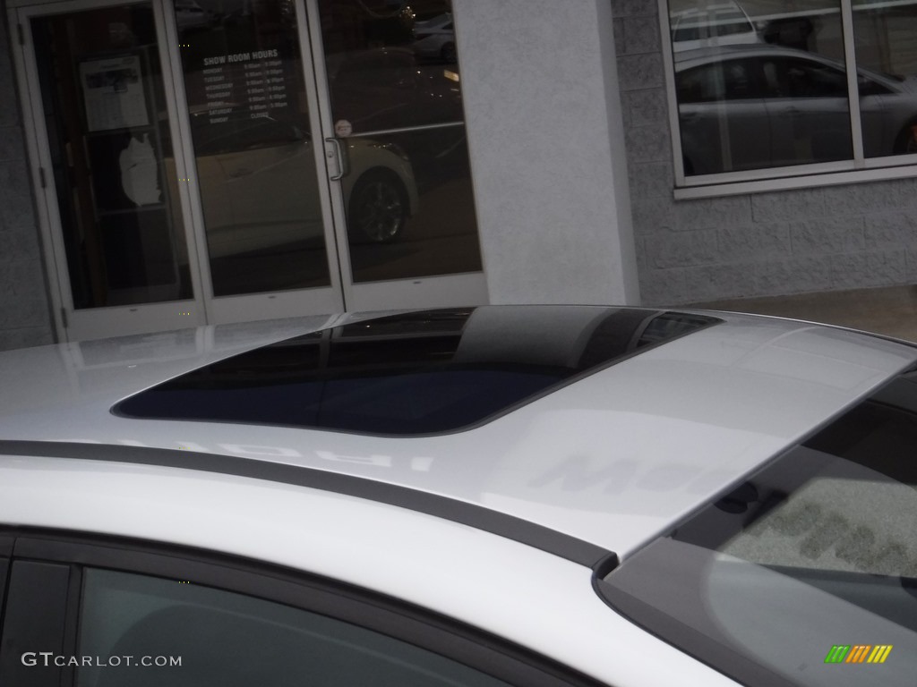 2015 Focus SE Hatchback - Ingot Silver Metallic / Charcoal Black photo #4