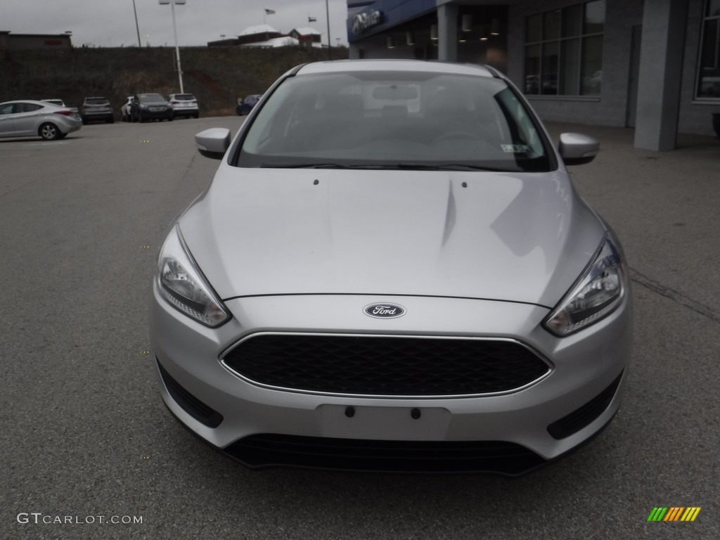 2015 Focus SE Hatchback - Ingot Silver Metallic / Charcoal Black photo #5