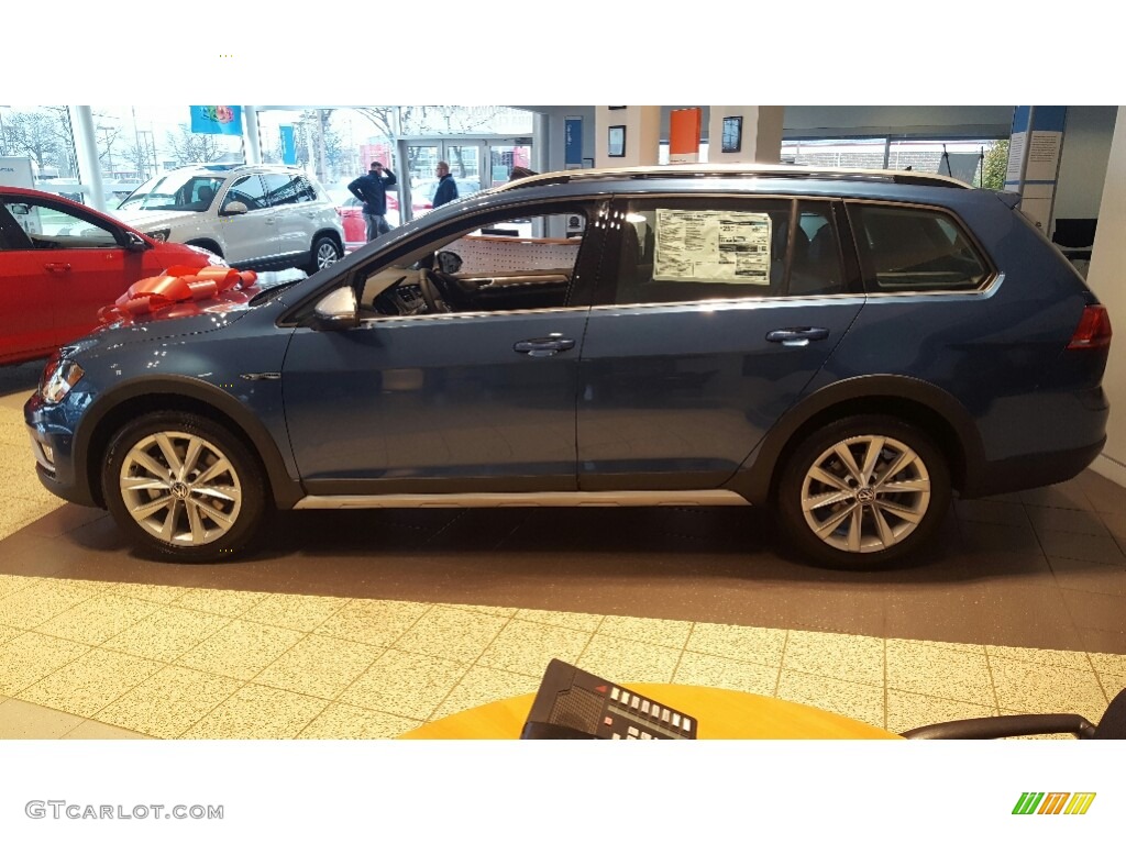 Silk Blue Metallic 2017 Volkswagen Golf Alltrack SE 4Motion Exterior Photo #117349292