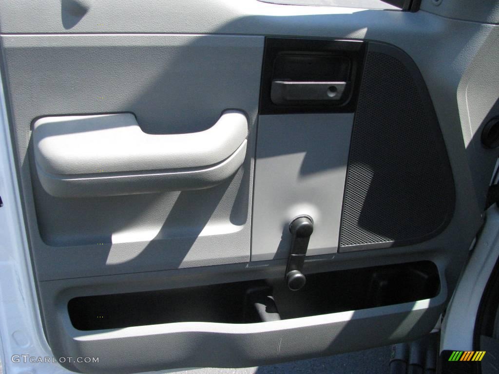 2005 F150 XL Regular Cab - Oxford White / Medium Flint Grey photo #10