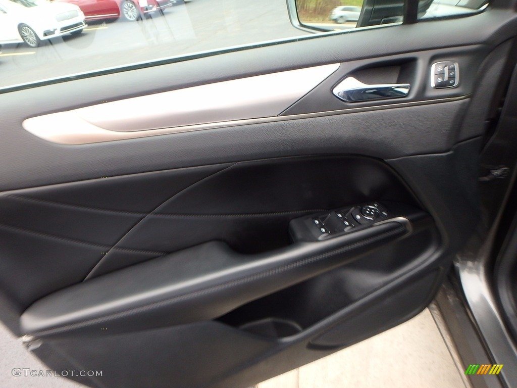 2017 Lincoln MKC Premier AWD Ebony Door Panel Photo #117354703
