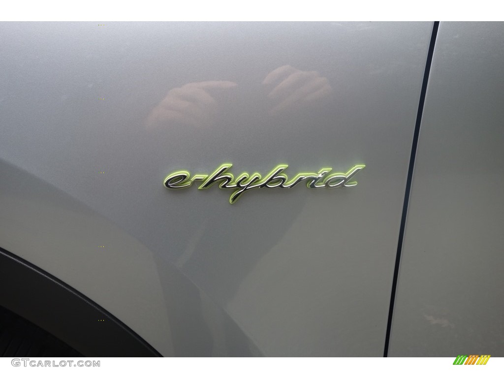 2016 Porsche Cayenne S E-Hybrid Marks and Logos Photo #117355924