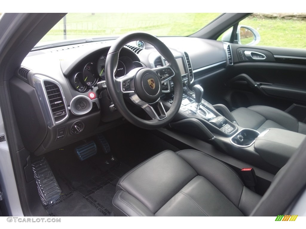Black Interior 2016 Porsche Cayenne S E-Hybrid Photo #117355930
