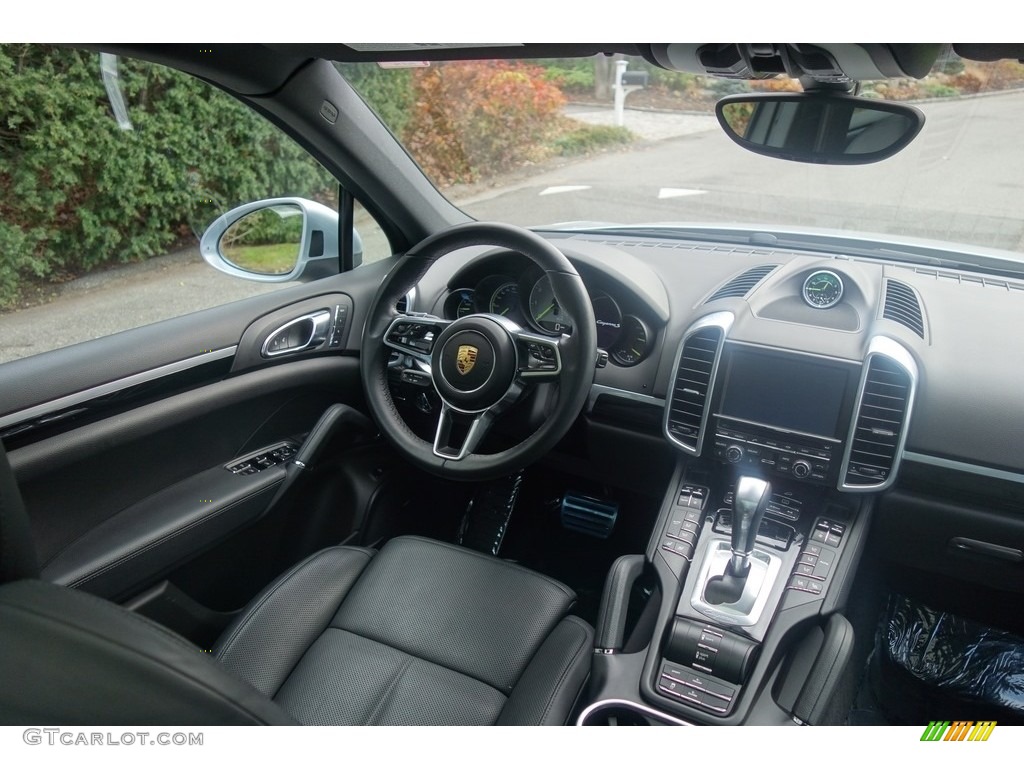 2016 Porsche Cayenne S E-Hybrid Black Dashboard Photo #117355963