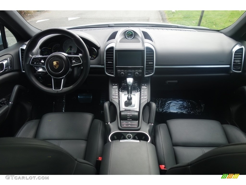 2016 Porsche Cayenne S E-Hybrid Black Dashboard Photo #117355969