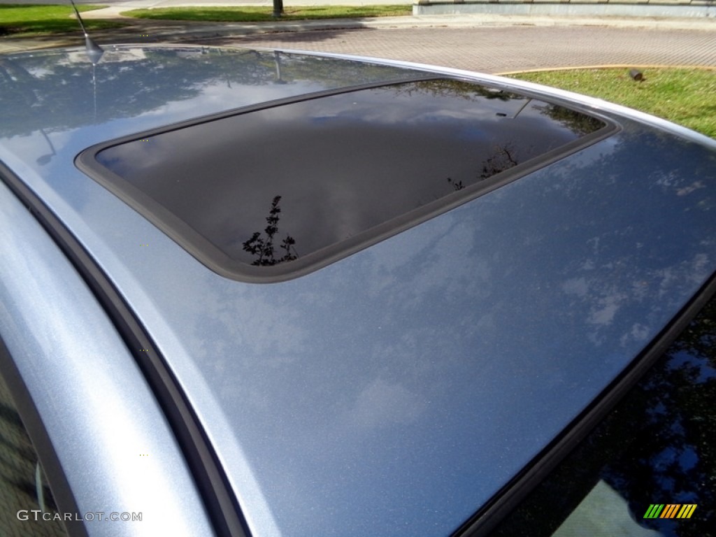 2003 Matrix XR - Cosmic Blue Metallic / Stone Gray photo #24