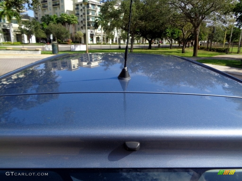 2003 Matrix XR - Cosmic Blue Metallic / Stone Gray photo #30