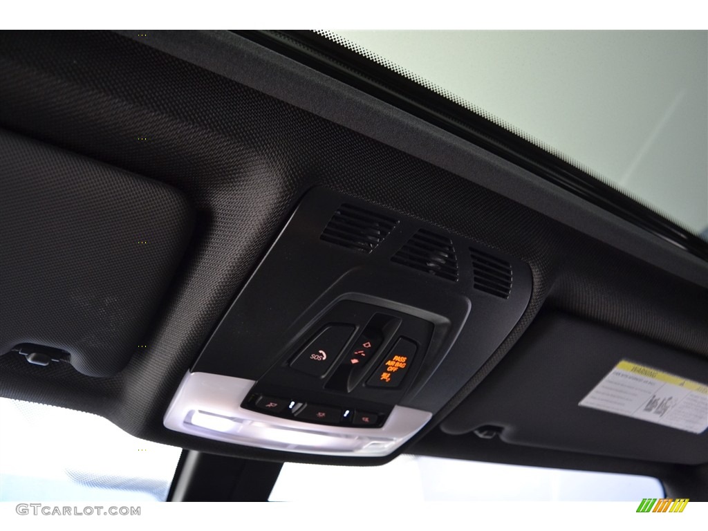 2017 3 Series 330i Sedan - Alpine White / Black photo #13