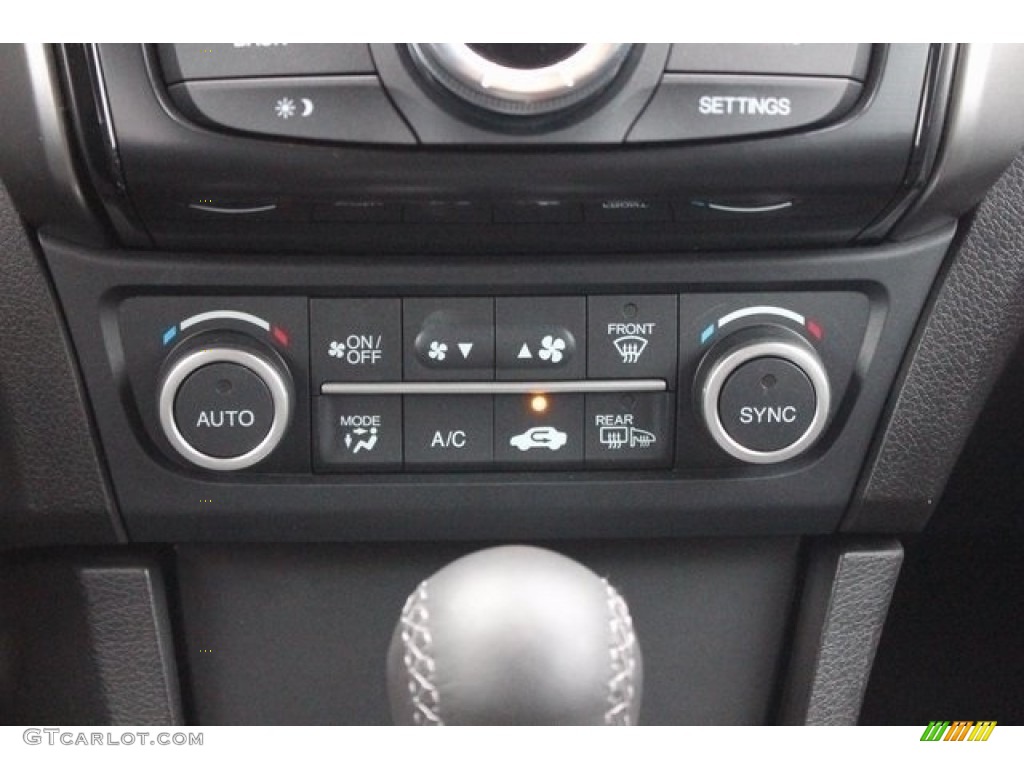 2017 Acura ILX Premium A-Spec Controls Photo #117365102