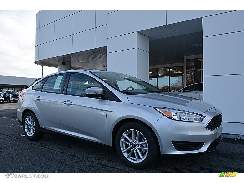 Ingot Silver 2017 Ford Focus SE Sedan Exterior Photo #117368302