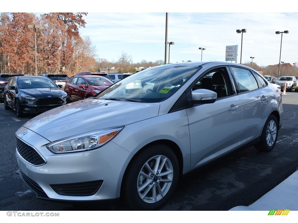Ingot Silver 2017 Ford Focus SE Sedan Exterior Photo #117368356