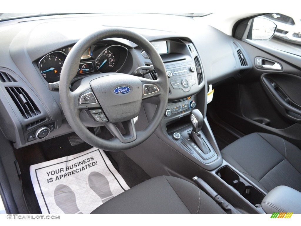 Charcoal Black Interior 2017 Ford Focus SE Sedan Photo #117368464