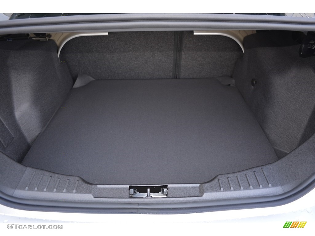 2017 Ford Focus SE Sedan Trunk Photo #117368512
