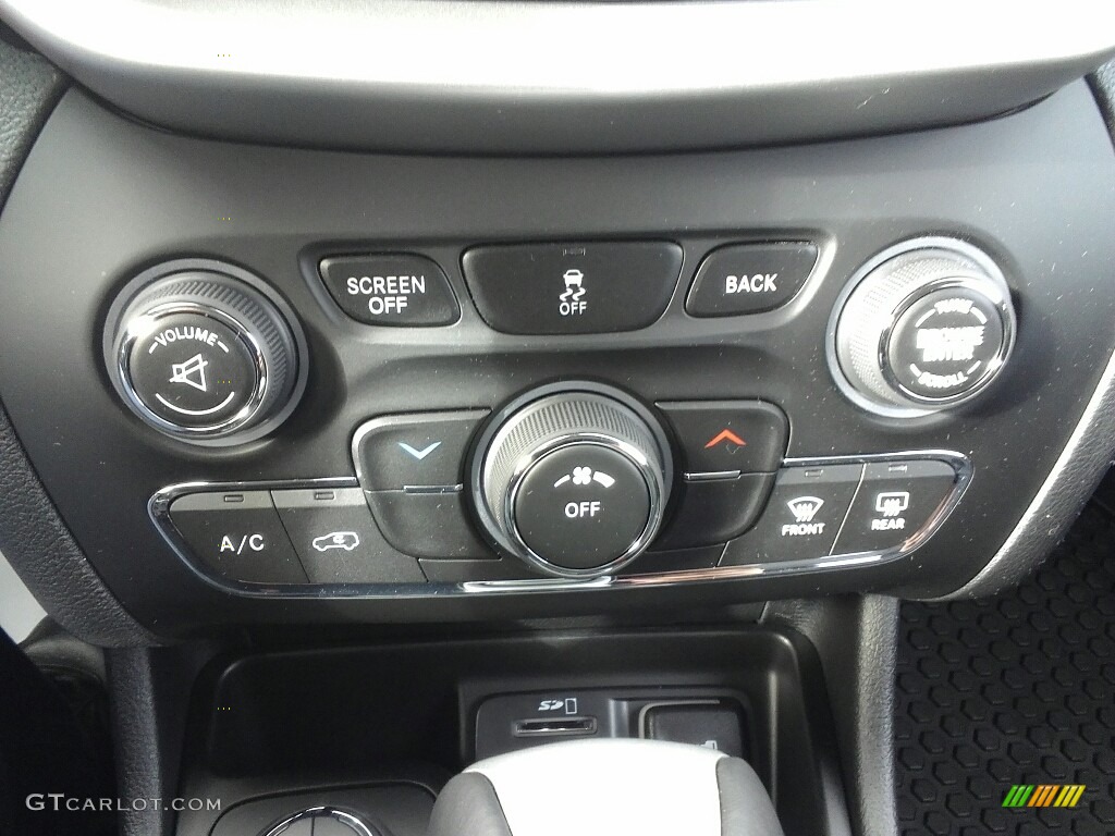 2017 Jeep Cherokee Trailhawk 4x4 Controls Photo #117377695