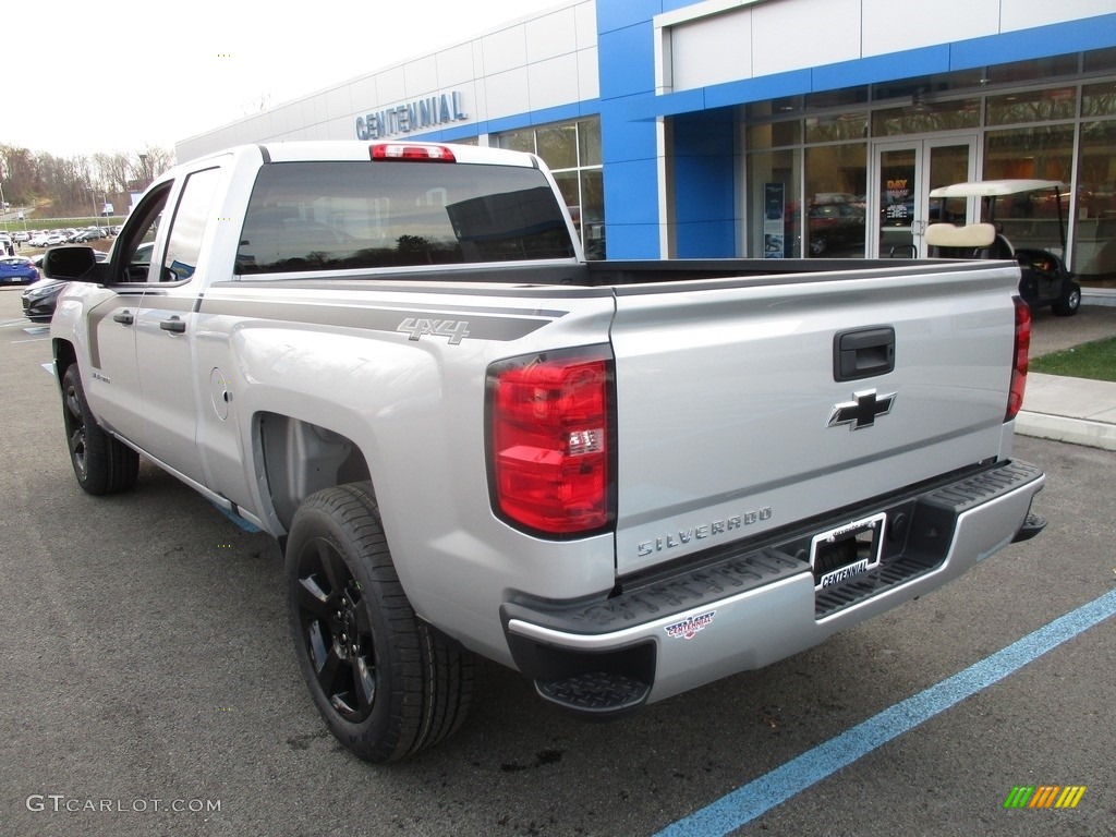 2017 Silverado 1500 Custom Double Cab 4x4 - Silver Ice Metallic / Dark Ash/Jet Black photo #4