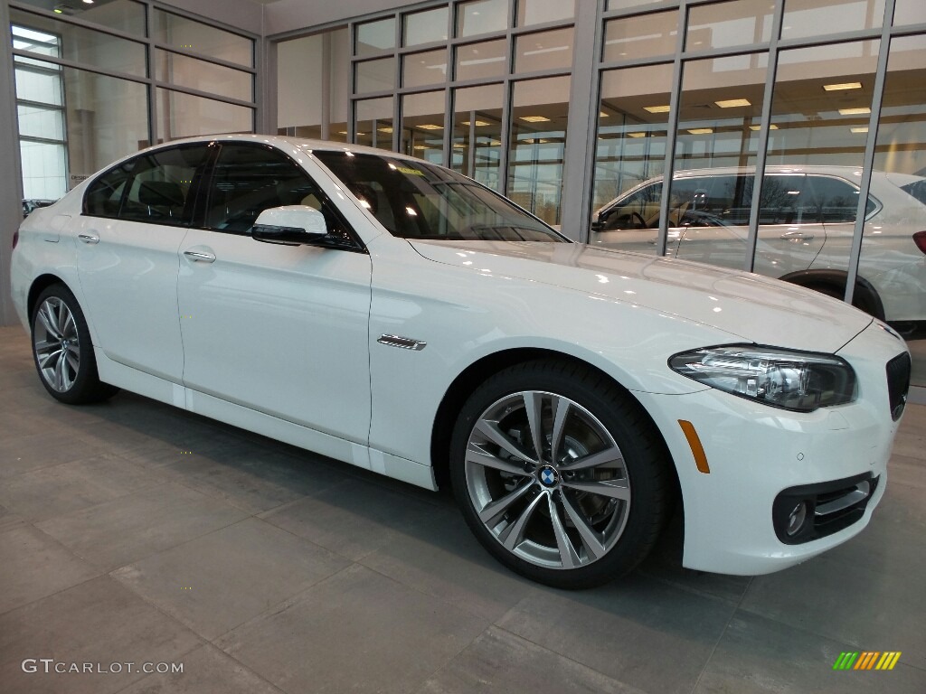 2016 5 Series 528i xDrive Sedan - Alpine White / Black photo #1